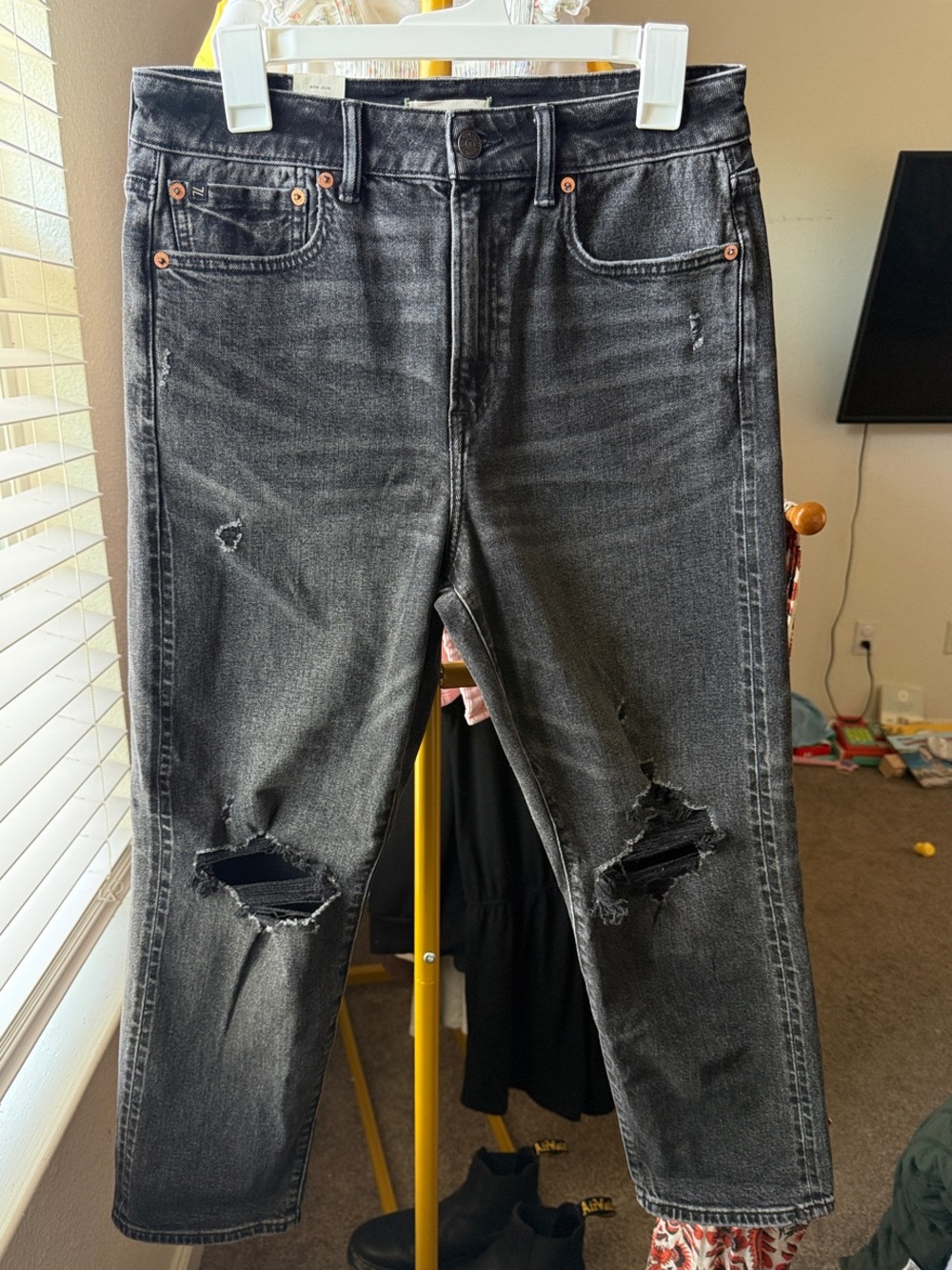 American Eagle Outfitters Black Washed Distressed Mom Jeans Short